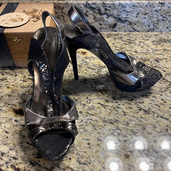 Guess Metallic Snake Print Heels in Sz 8.5 - Picture 5 of 6